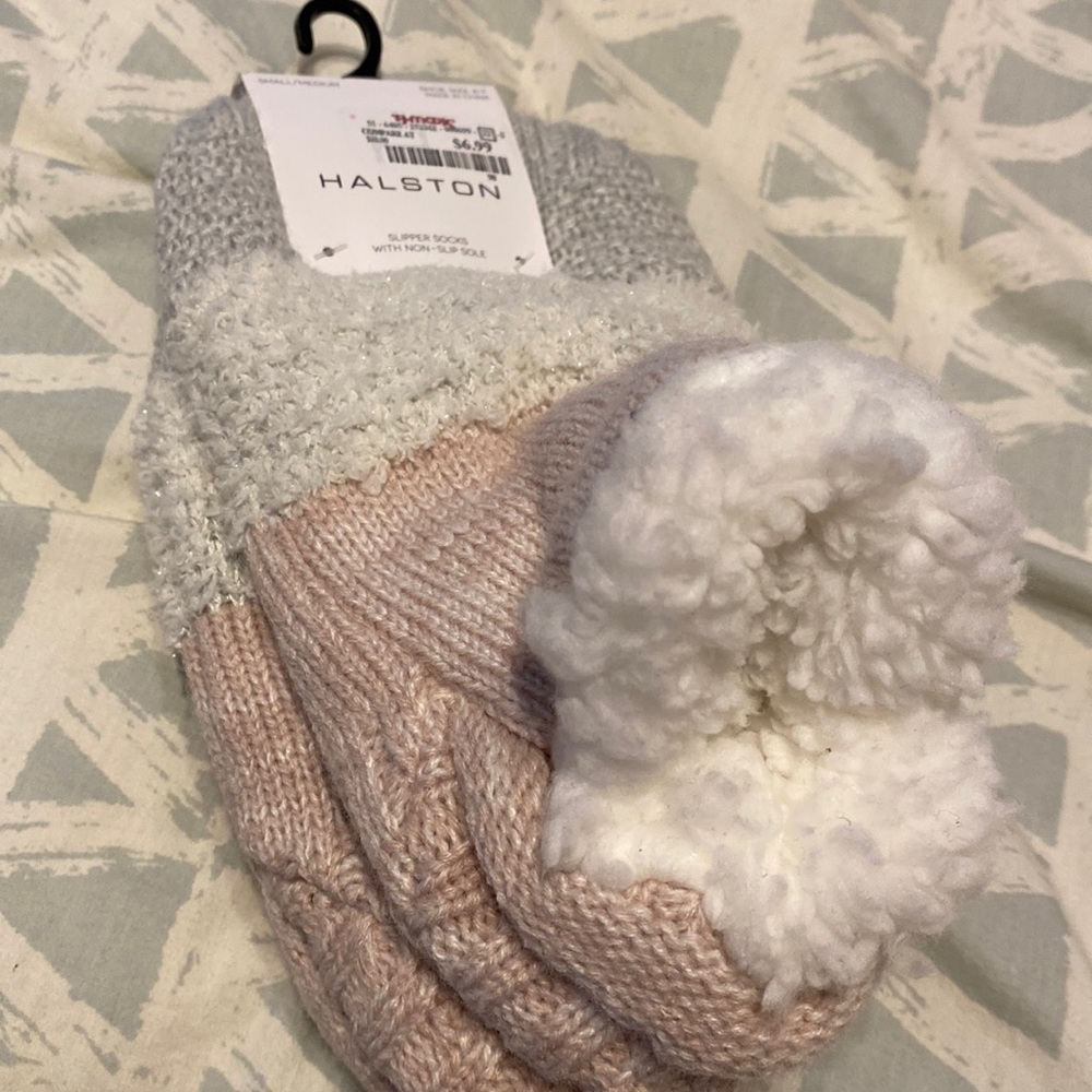 NWT Super soft slipper socks. Women’s size 4-7